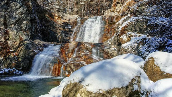 Located in the valleys of the beautiful mountains of Pirin